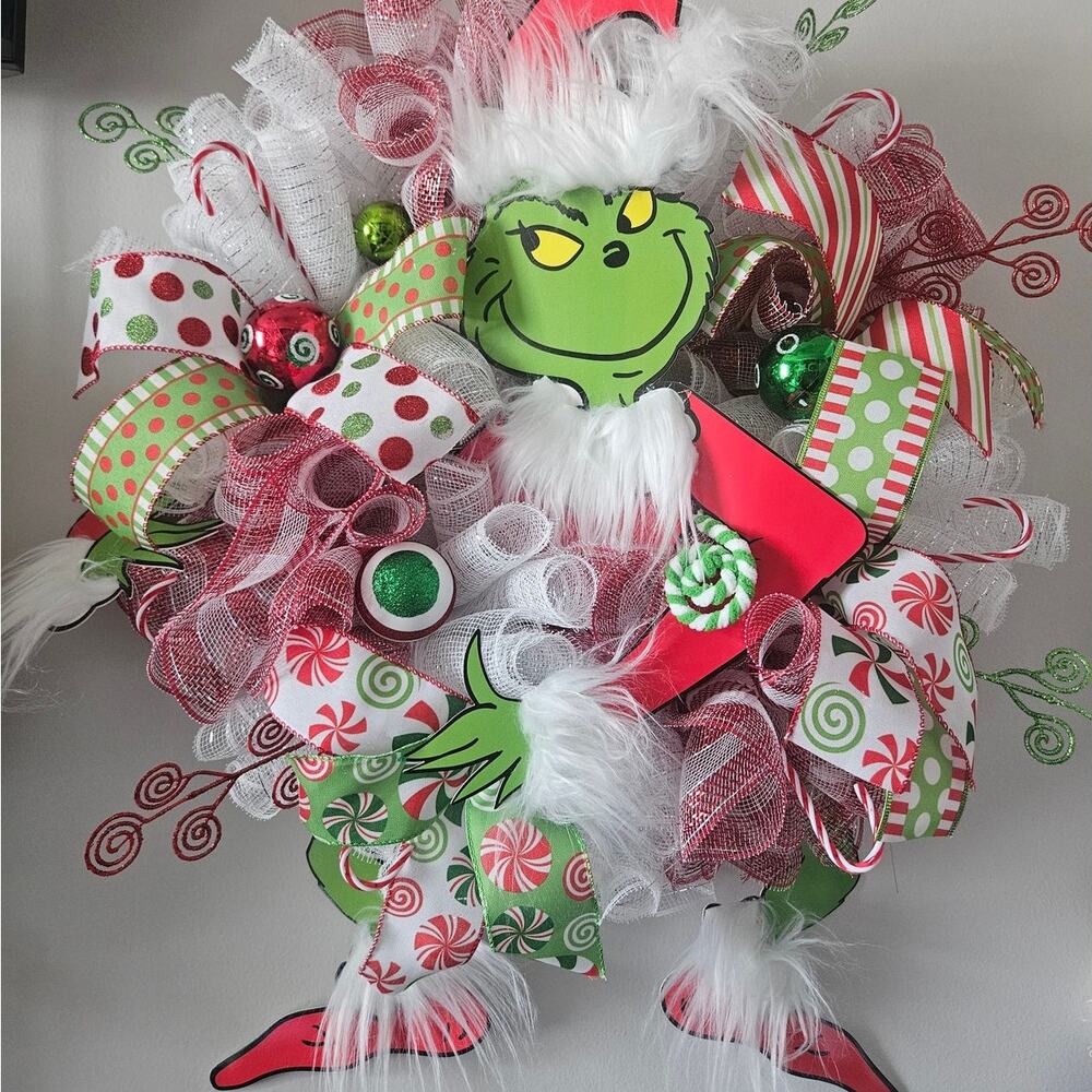 Just Made! Adorable Friendly Grinch Wreath 26x30x7